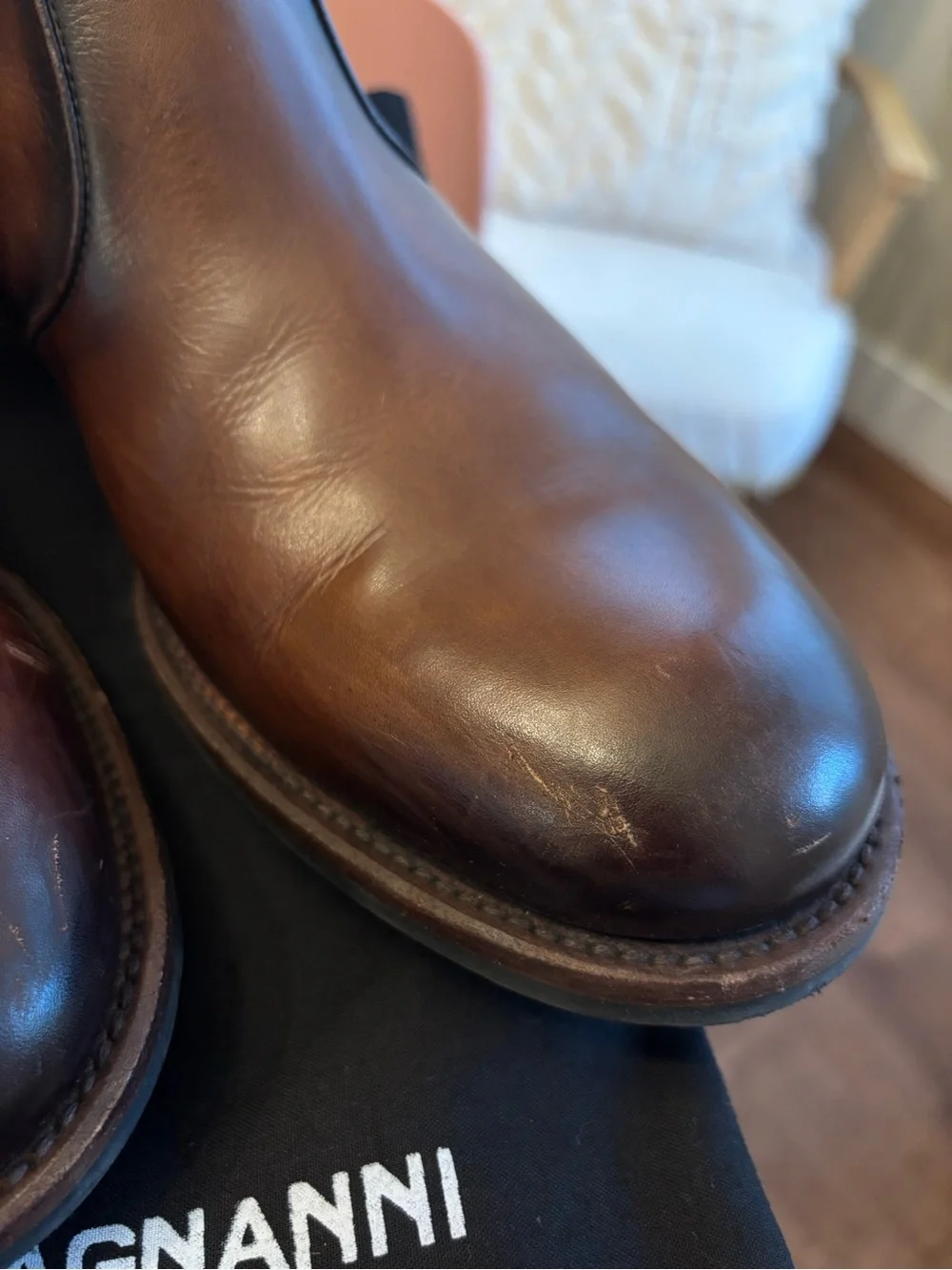Magnanni Leather Lyon Chelsea Boot